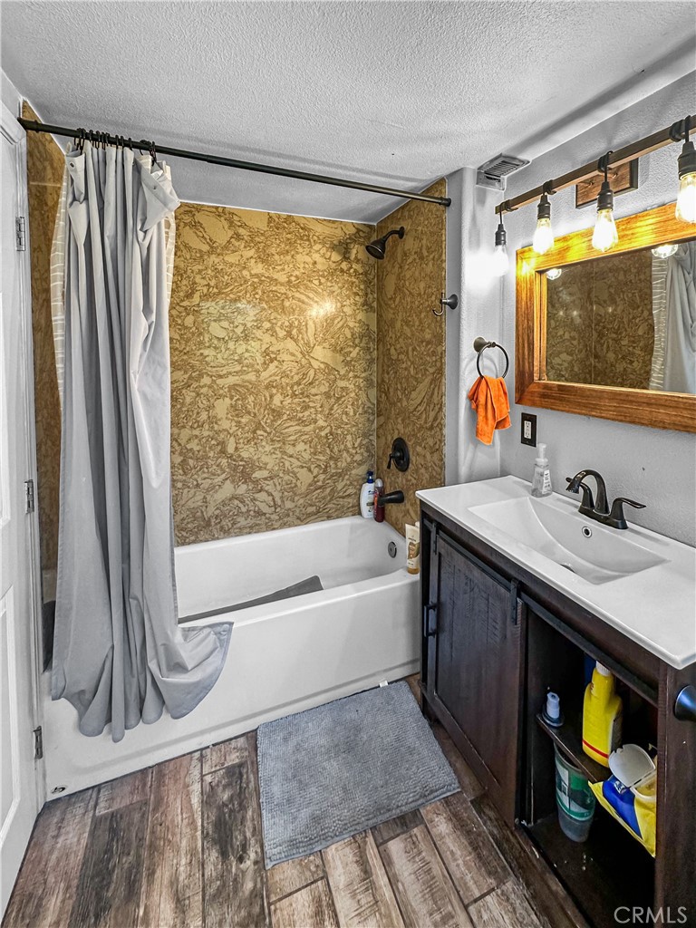 465 Pomona Property Photo 8