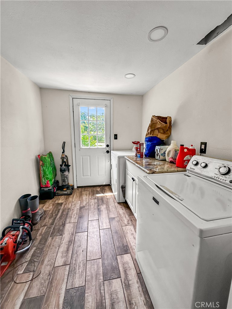 465 Pomona Property Photo 10