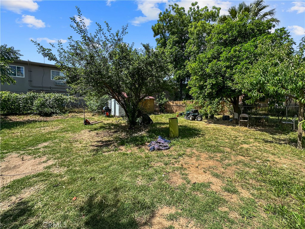 465 Pomona Property Photo 11