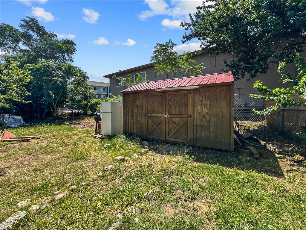 465 Pomona Property Photo 12