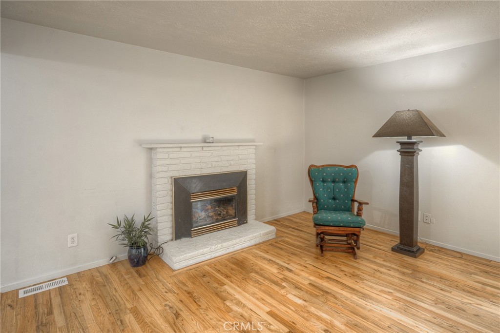 51 Ward Boulevard Property Photo 12