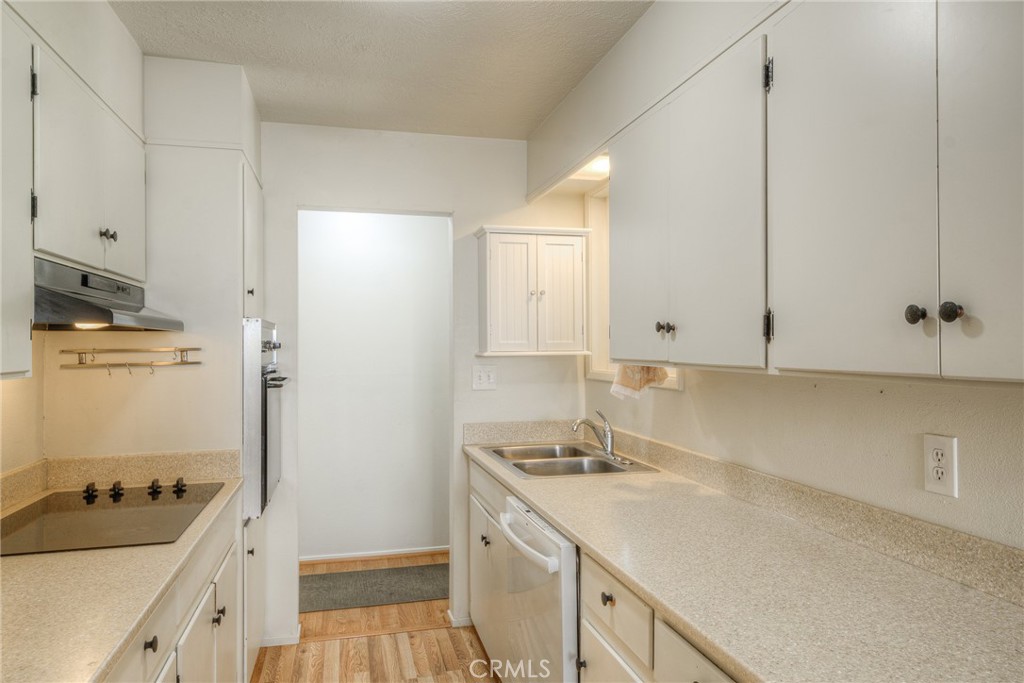 51 Ward Boulevard Property Photo 16