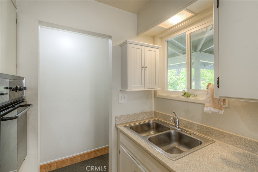 51 Ward Boulevard Property Photo 17