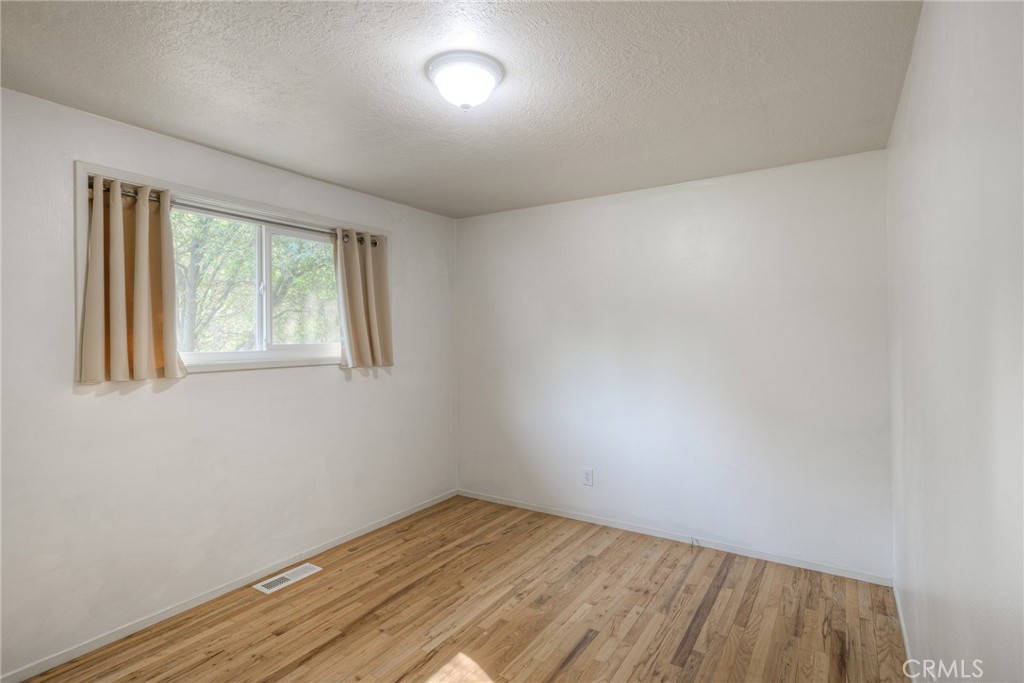 51 Ward Boulevard Property Photo 24