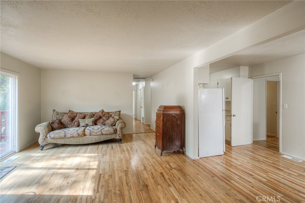 51 Ward Boulevard Property Photo 27