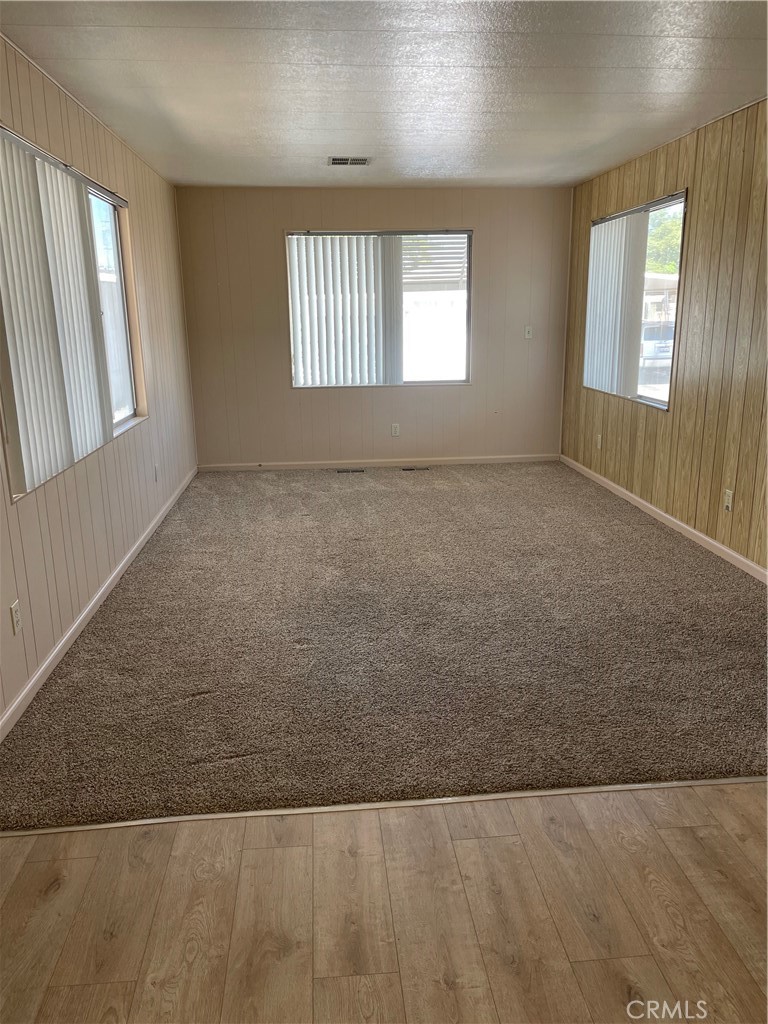 160 Willow Property Photo 13