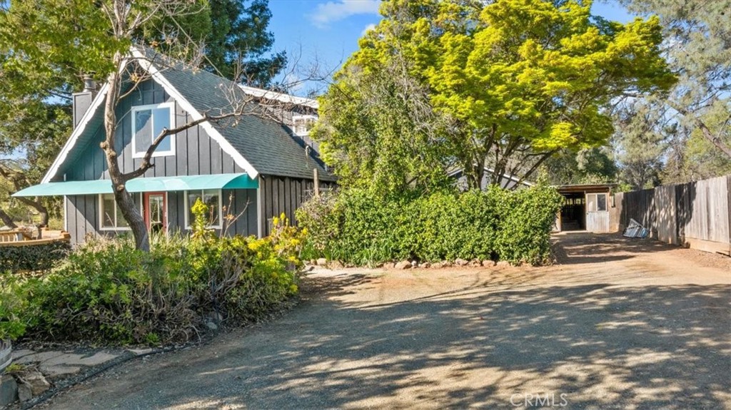 371 Ward Boulevard Property Photo 1