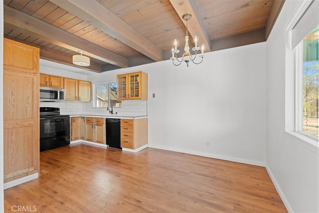 371 Ward Boulevard Property Photo 13