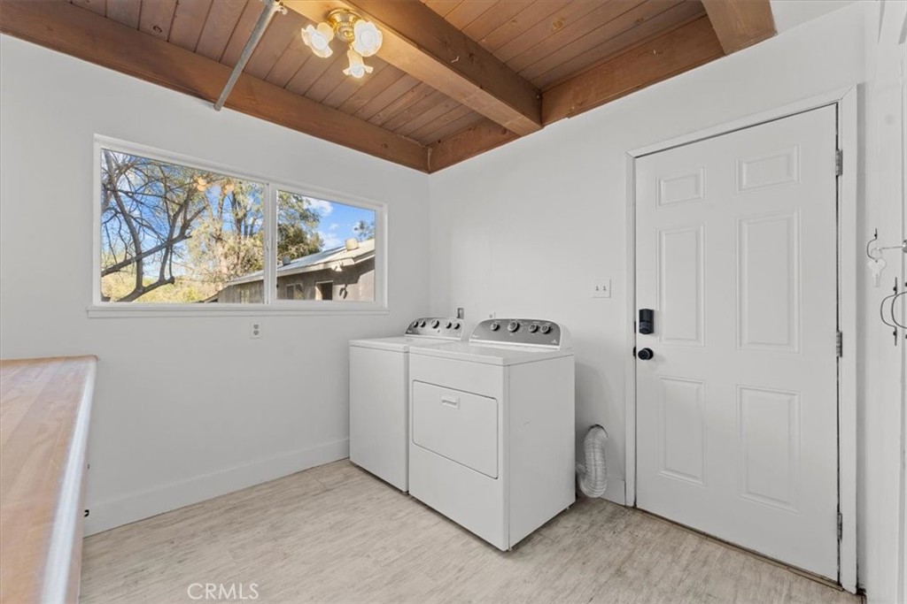 371 Ward Boulevard Property Photo 17