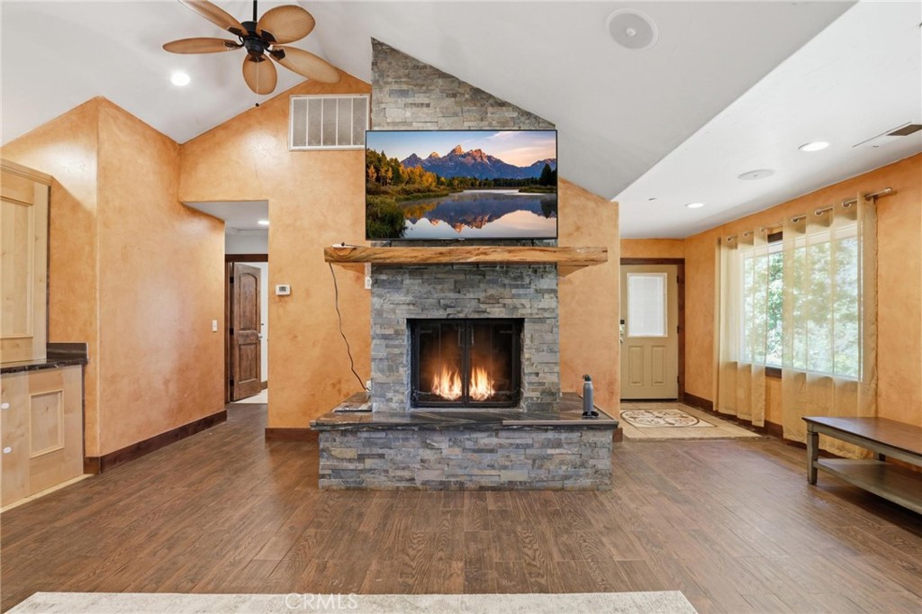 40 White Fir Property Photo 4