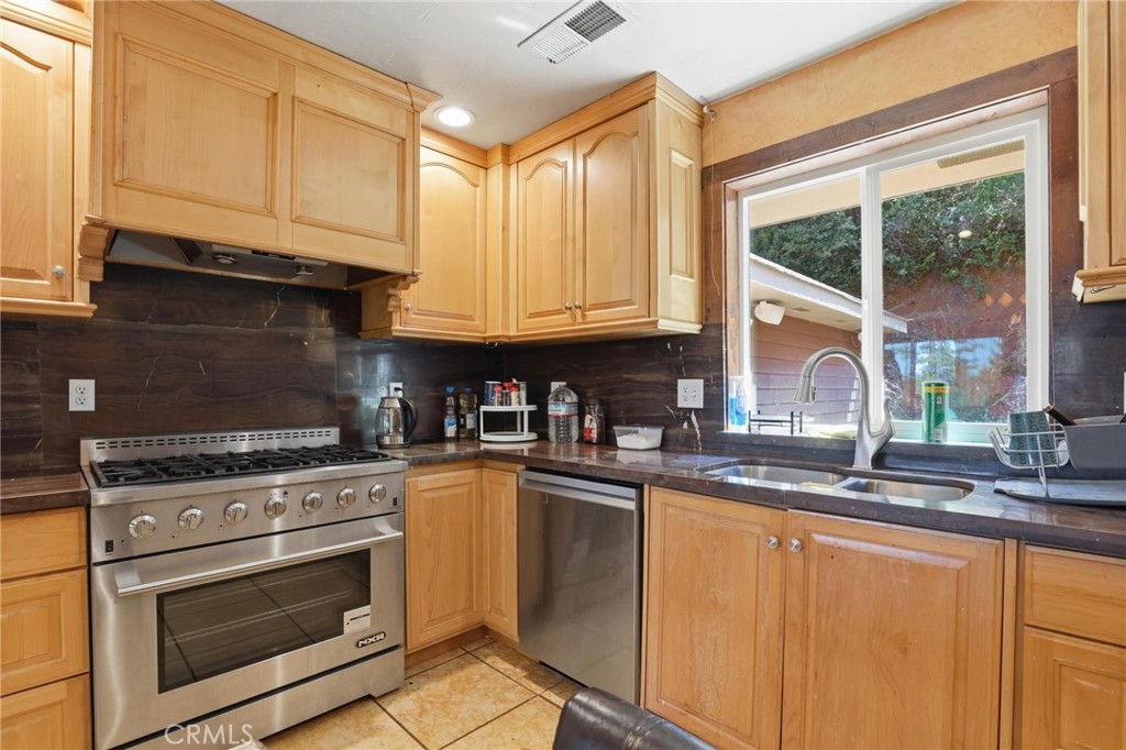 40 White Fir Property Photo 12