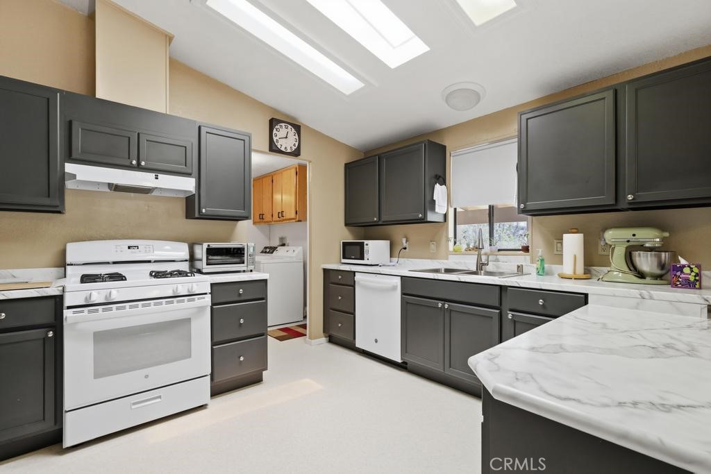 16 Harbor Court Property Photo 15