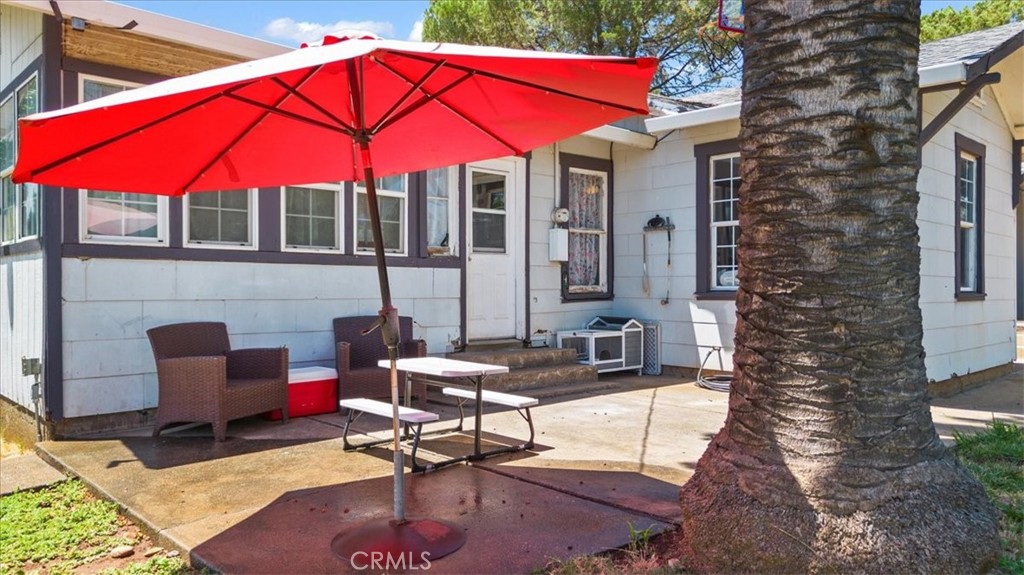 711 Grand Property Photo 3