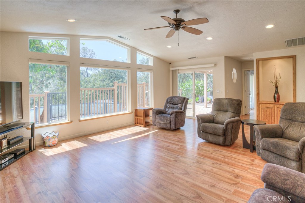 26 Zepher Property Photo 9