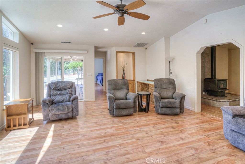 26 Zepher Property Photo 10