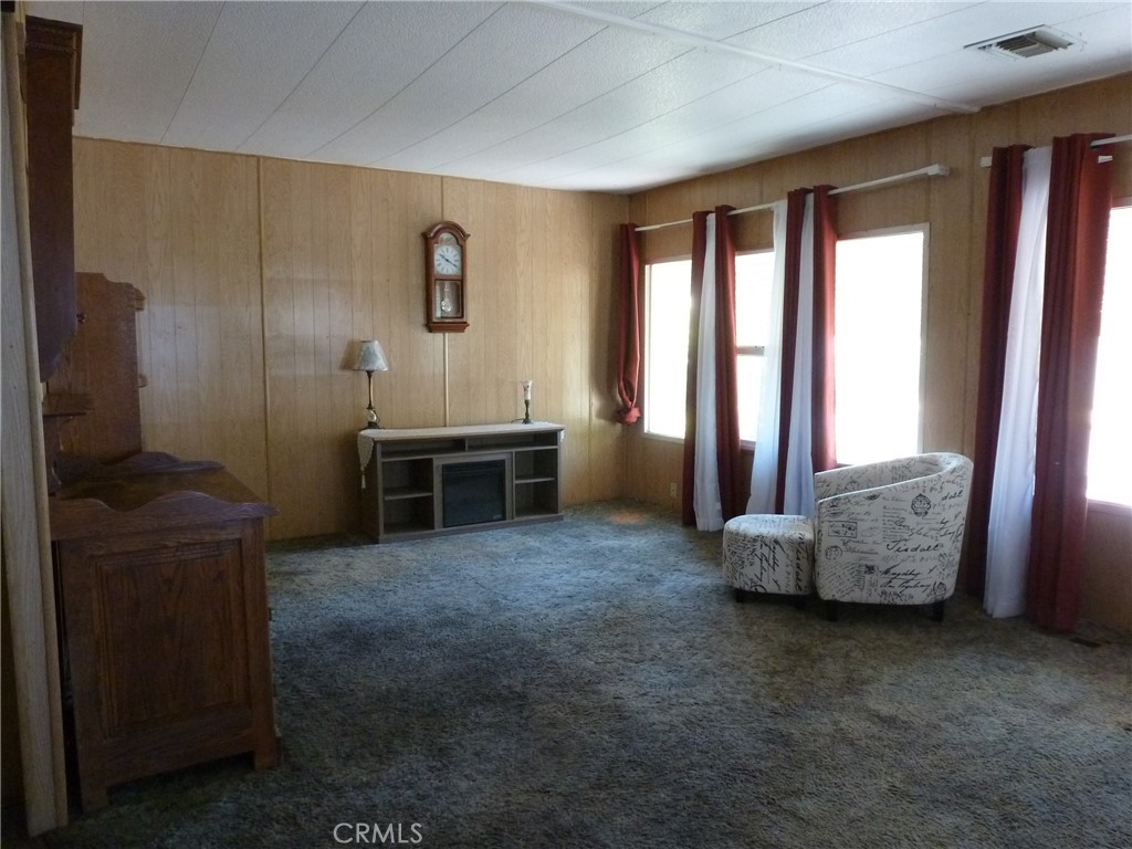 111 Cottonwood Circle Property Photo 3
