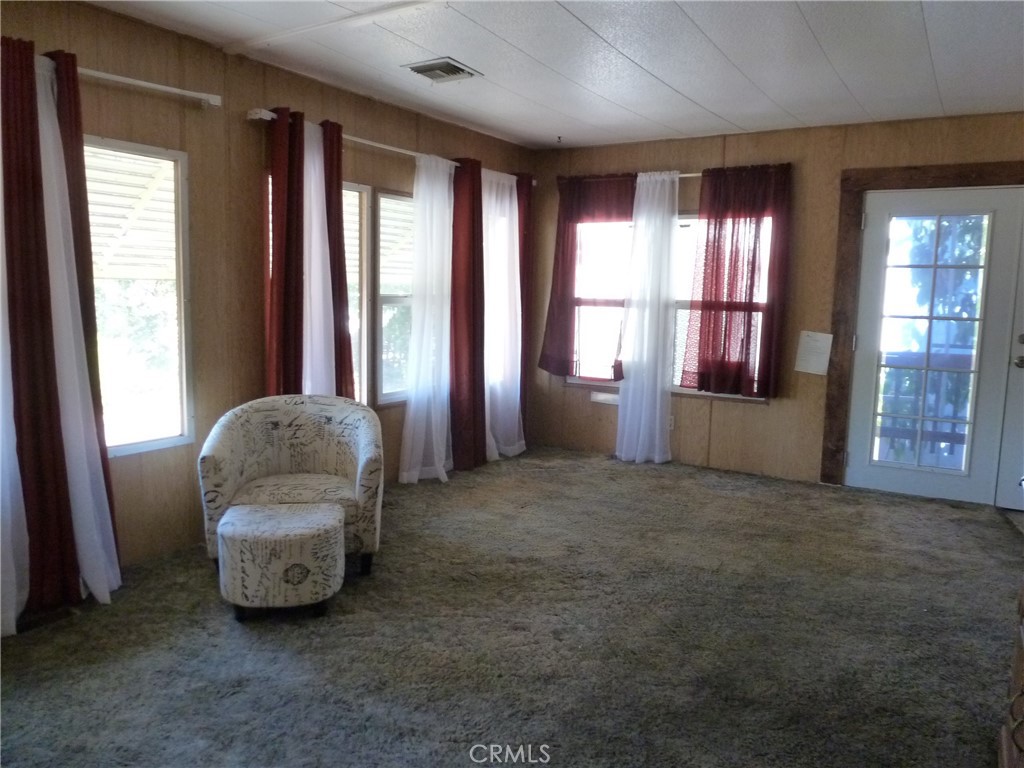 111 Cottonwood Circle Property Photo 4