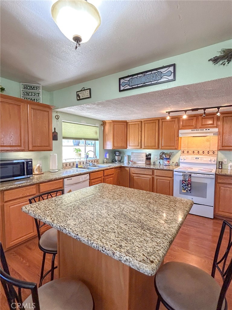 565 Main Property Photo 14