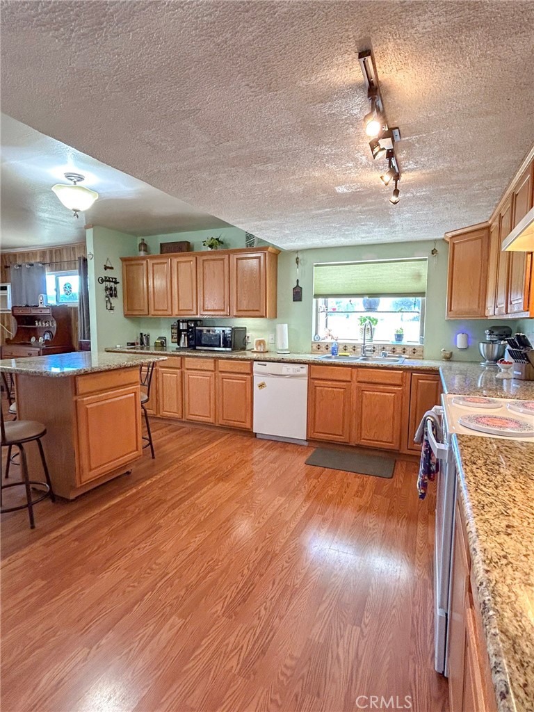 565 Main Property Photo 15