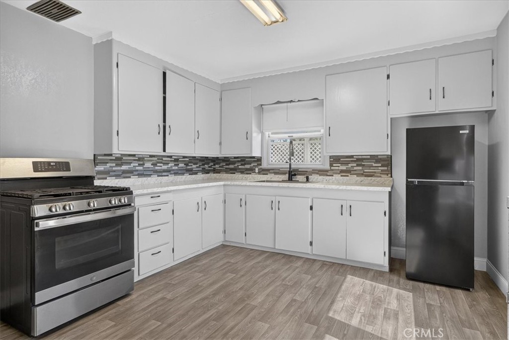 555 Pacific Property Photo 9
