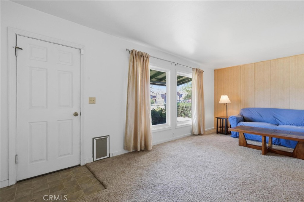 946 14th Property Photo 8