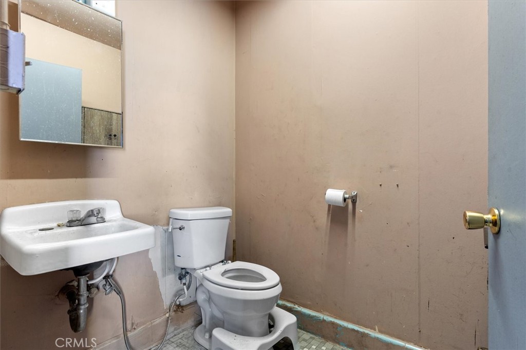 10 E 12th Property Photo 9
