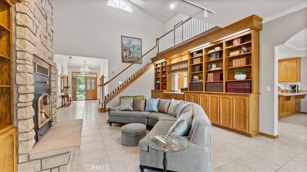 172 Ward Boulevard Property Photo 3