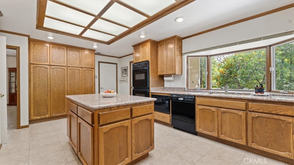 172 Ward Boulevard Property Photo 10