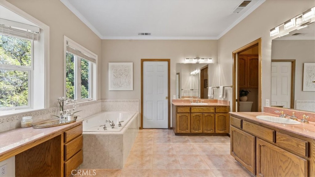 172 Ward Boulevard Property Photo 21