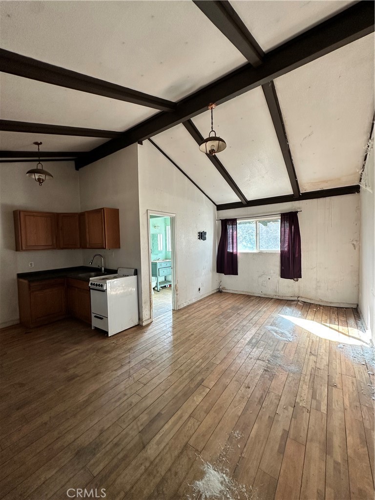 70 Graystone Lane Property Photo 1