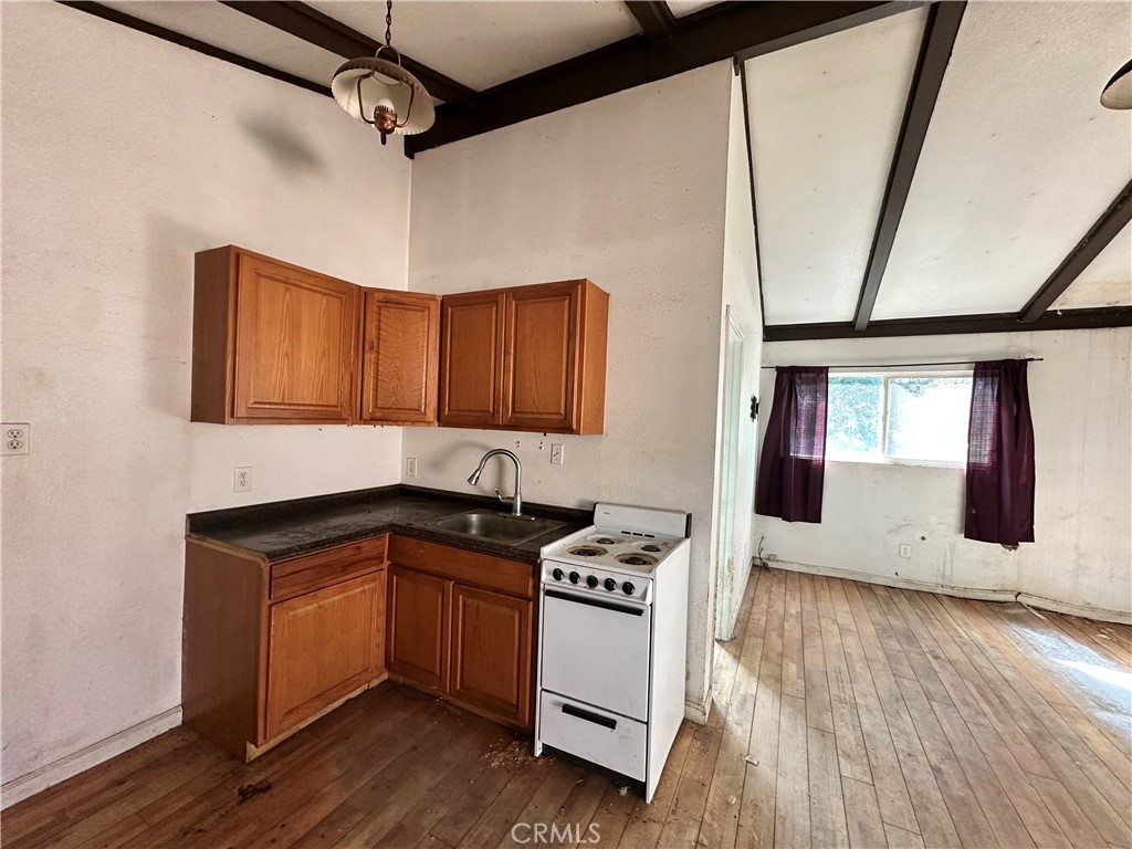 70 Graystone Lane Property Photo 3