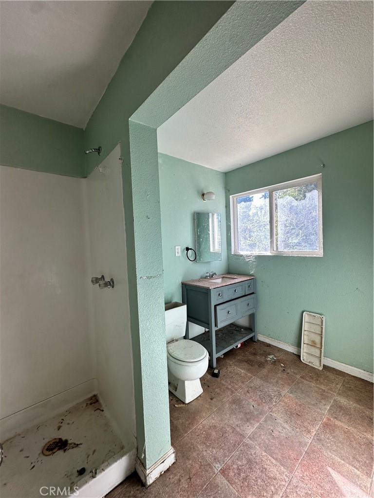 70 Graystone Lane Property Photo 5