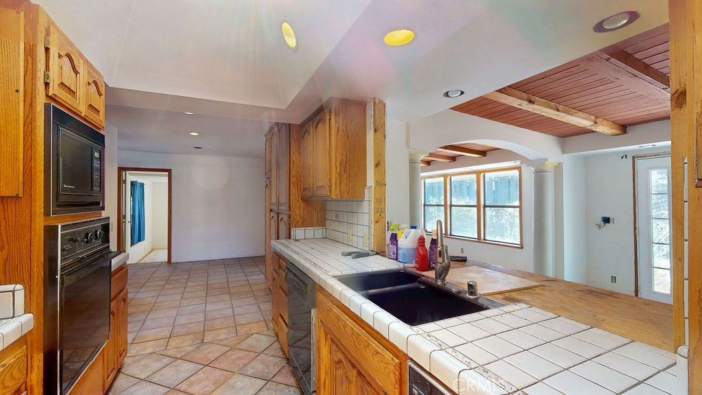 2450 Cottage Drive Property Photo 12