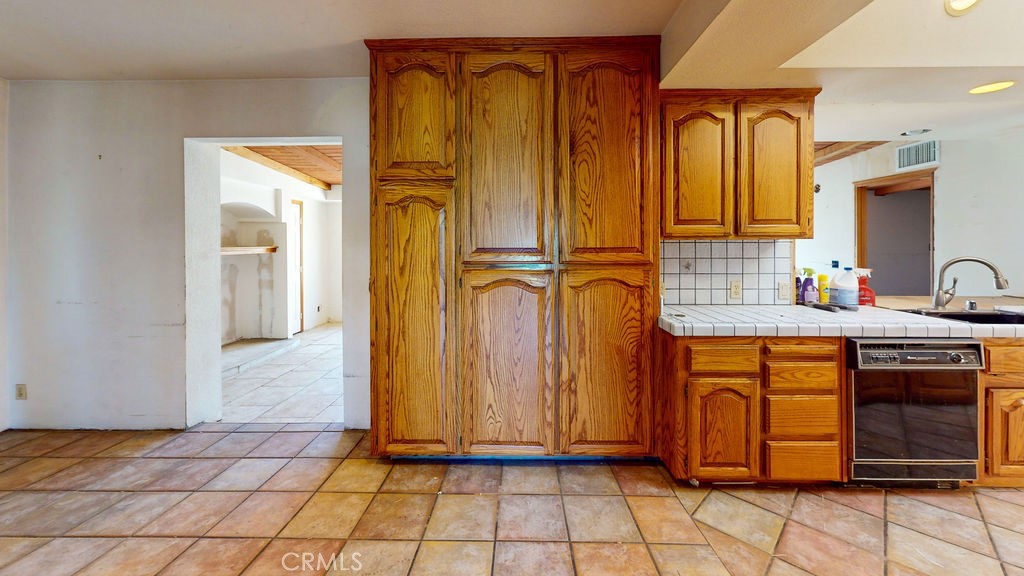 2450 Cottage Drive Property Photo 14