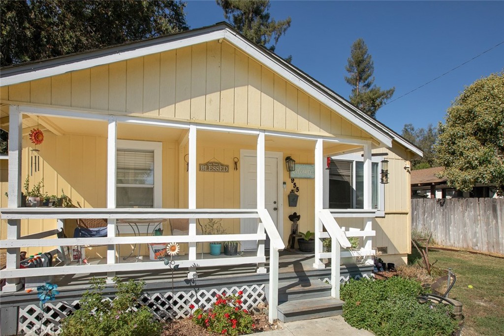 955 Oregon Property Photo 2