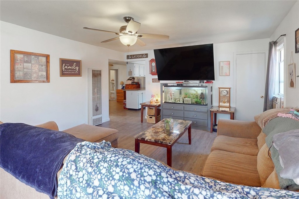 955 Oregon Property Photo 8