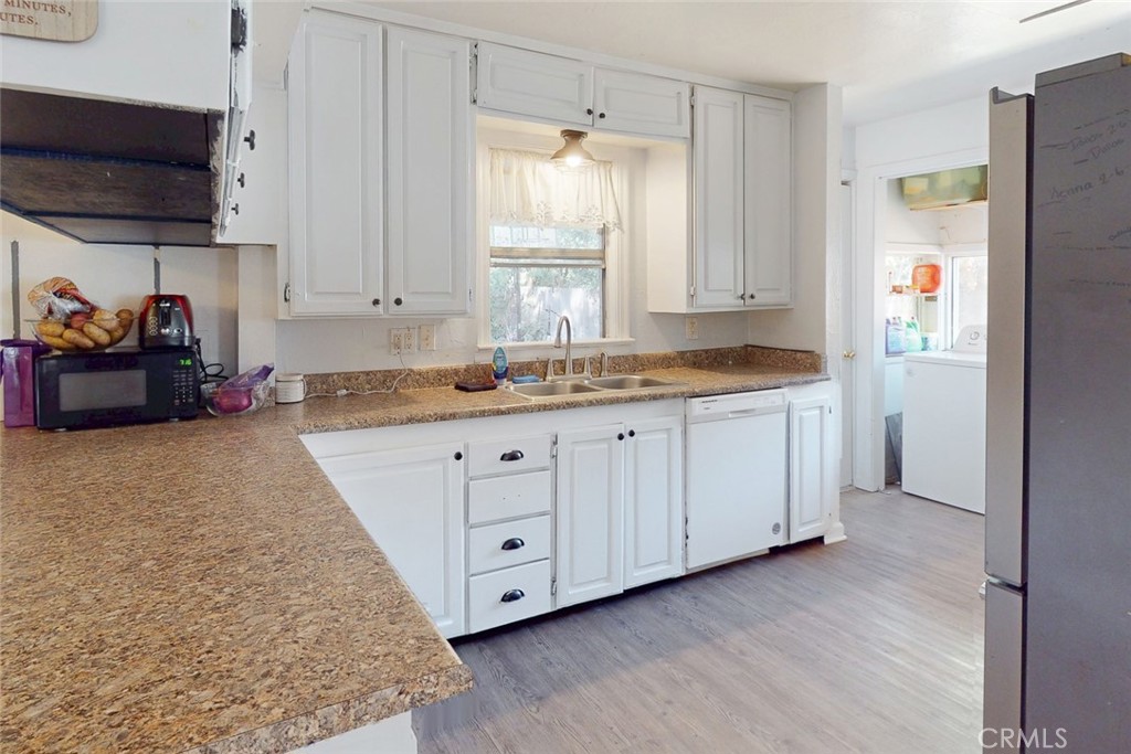 955 Oregon Property Photo 10
