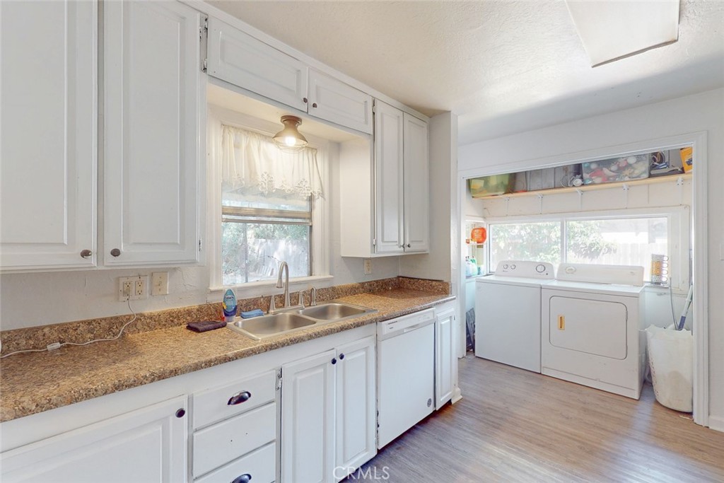 955 Oregon Property Photo 12