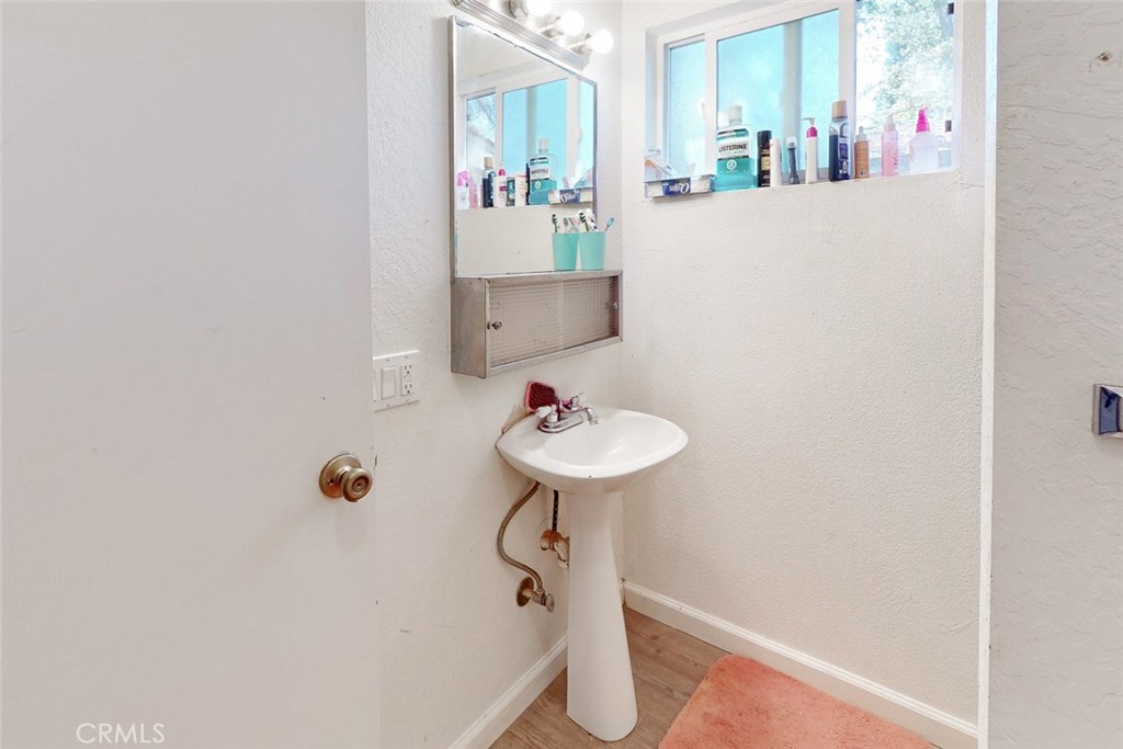 955 Oregon Property Photo 22
