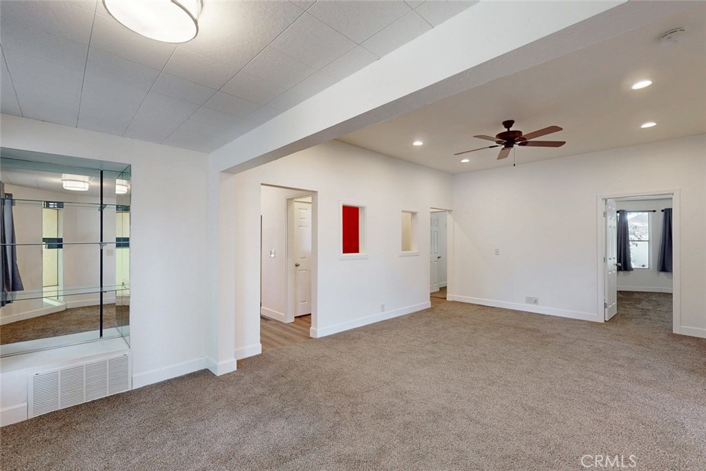 1585 Sycamore Street Property Photo 14