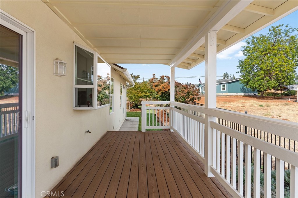 5548 Kemlyn Lane Property Photo 5