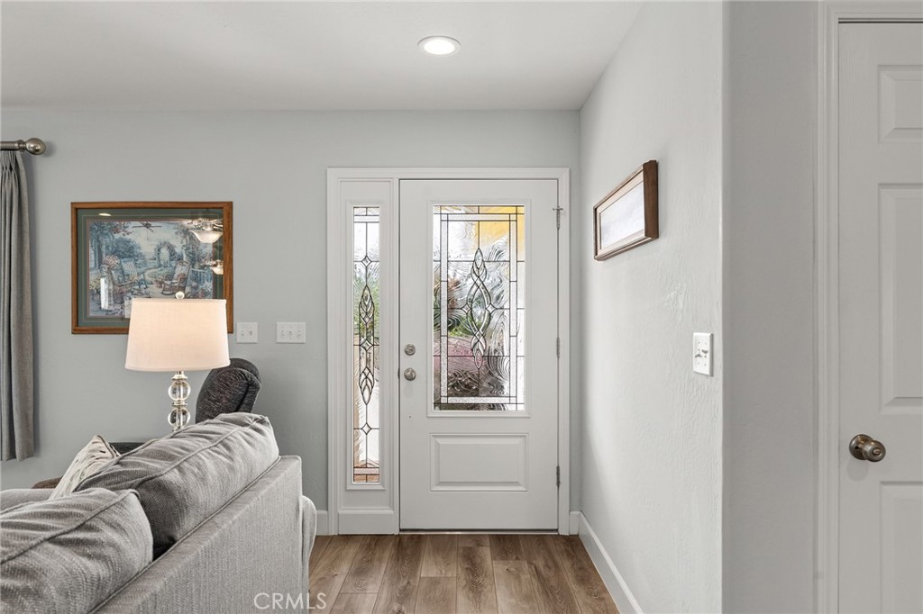 5548 Kemlyn Lane Property Photo 6