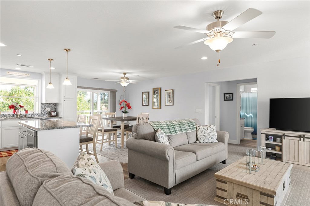 5548 Kemlyn Lane Property Photo 8