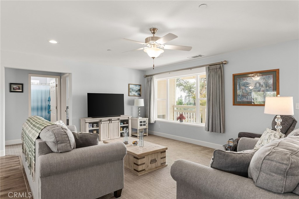 5548 Kemlyn Lane Property Photo 10
