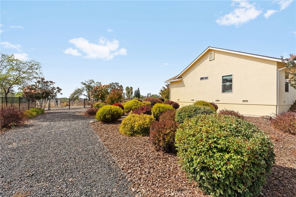 5548 Kemlyn Lane Property Photo 34