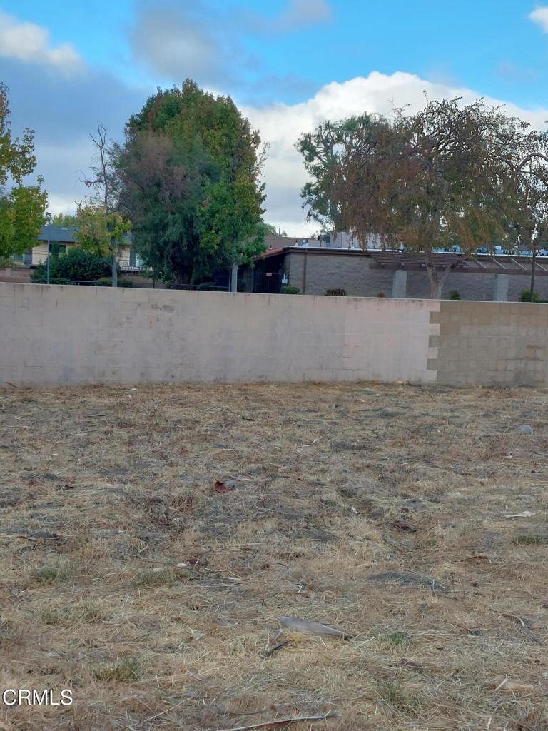 2025 Royal Avenue Property Photo 2