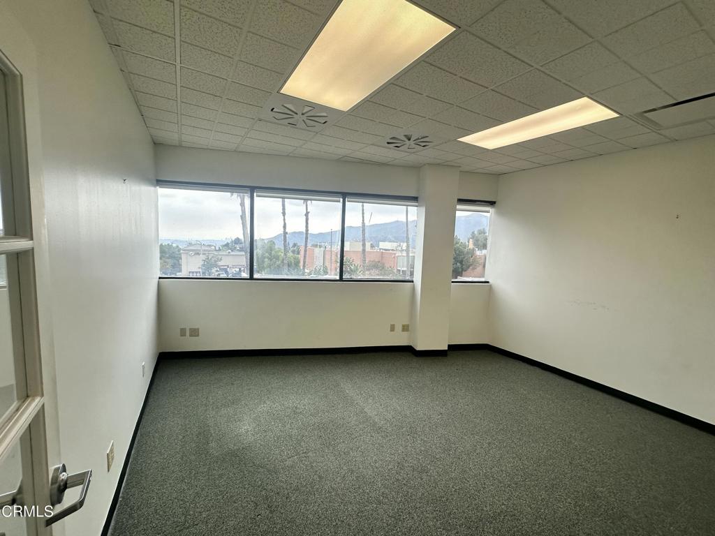 4515 Ocean View Boulevard Property Photo 15