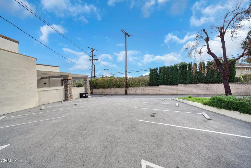 930 Foothill Boulevard Property Photo 4