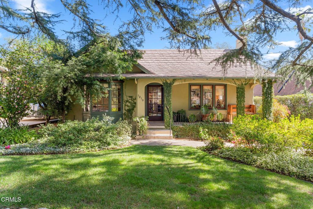 1210 N Chester Avenue Property Photo