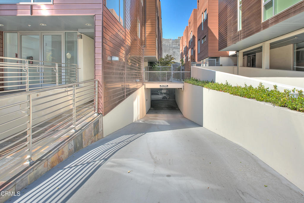 153 S Hudson 100 Property Photo 12